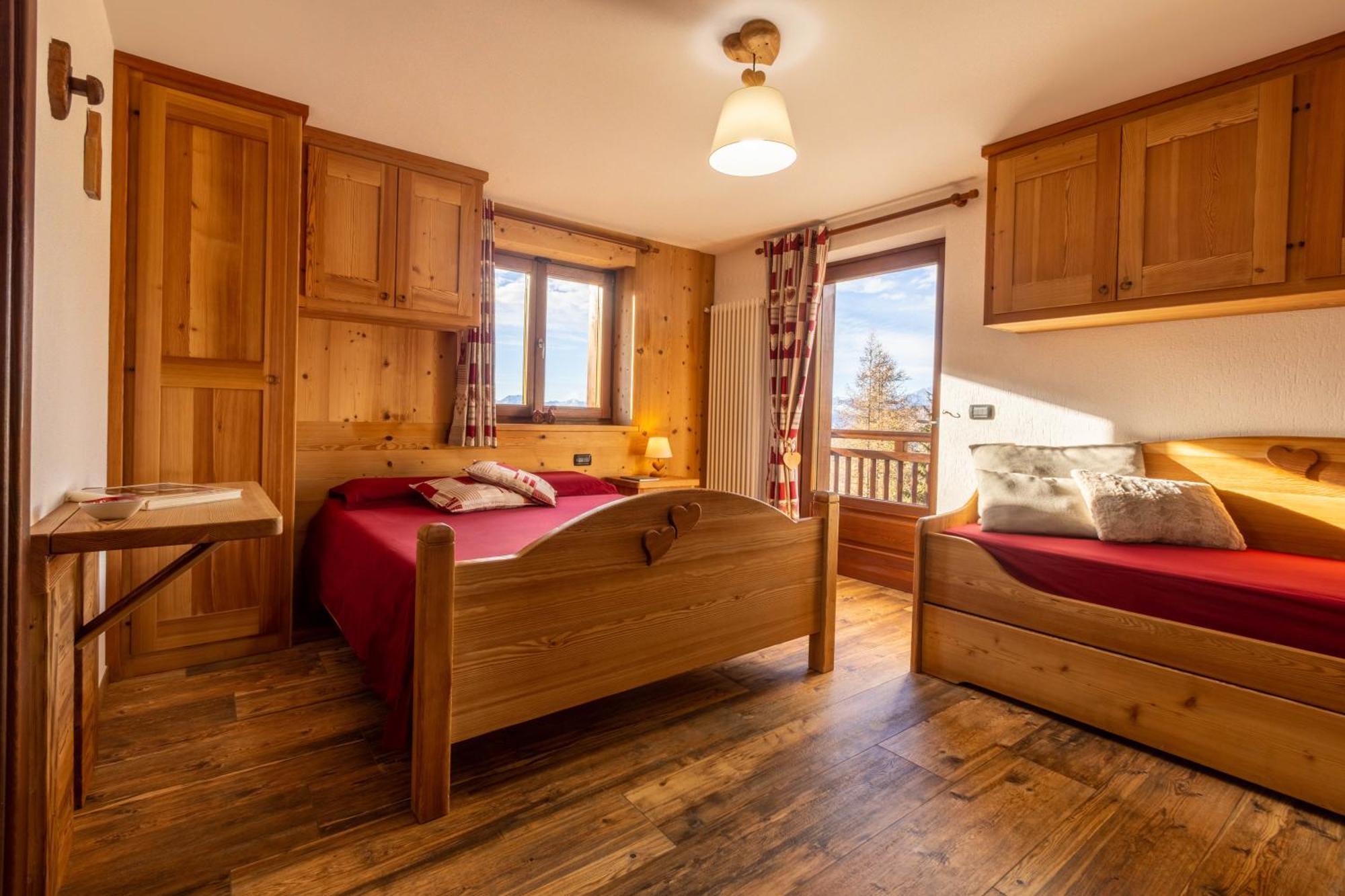 Le Coin Des Melezes - Nature & Trek - Camere In Baita Di Montagna Brusson Eksteriør billede