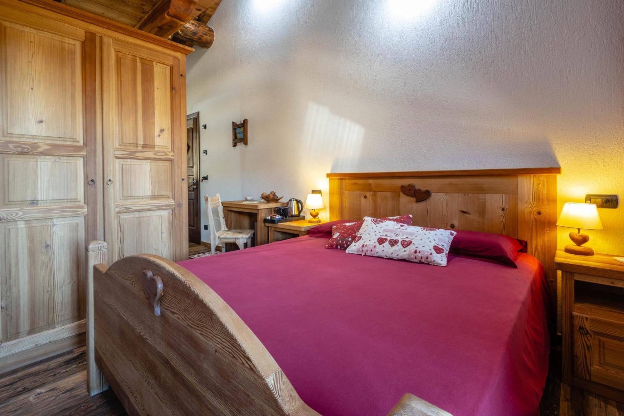 Le Coin Des Melezes - Nature & Trek - Camere In Baita Di Montagna Brusson Eksteriør billede
