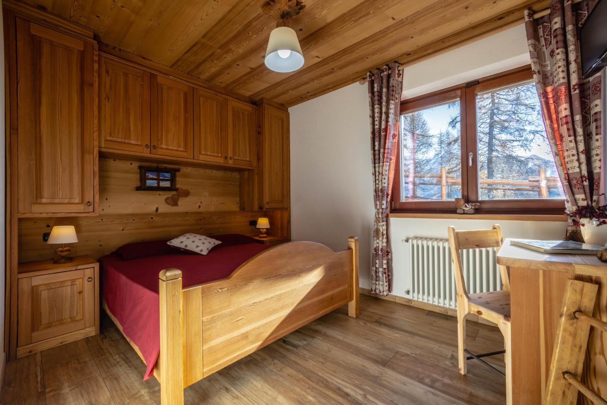 Le Coin Des Melezes - Nature & Trek - Camere In Baita Di Montagna Brusson Eksteriør billede