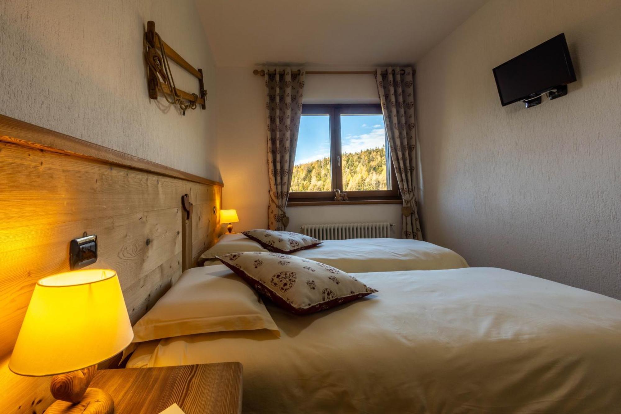 Le Coin Des Melezes - Nature & Trek - Camere In Baita Di Montagna Brusson Eksteriør billede
