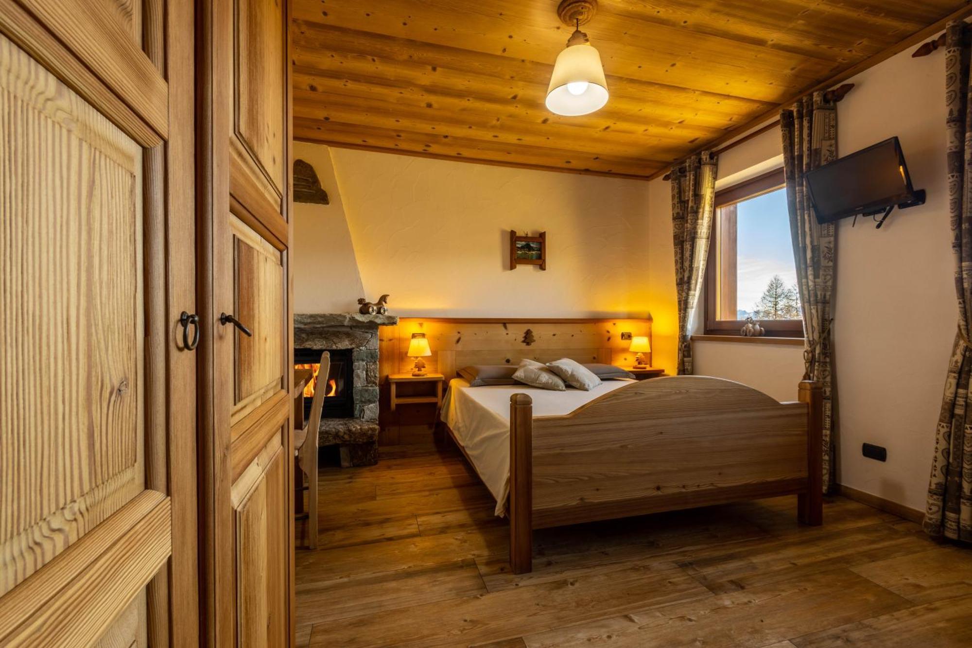 Le Coin Des Melezes - Nature & Trek - Camere In Baita Di Montagna Brusson Eksteriør billede